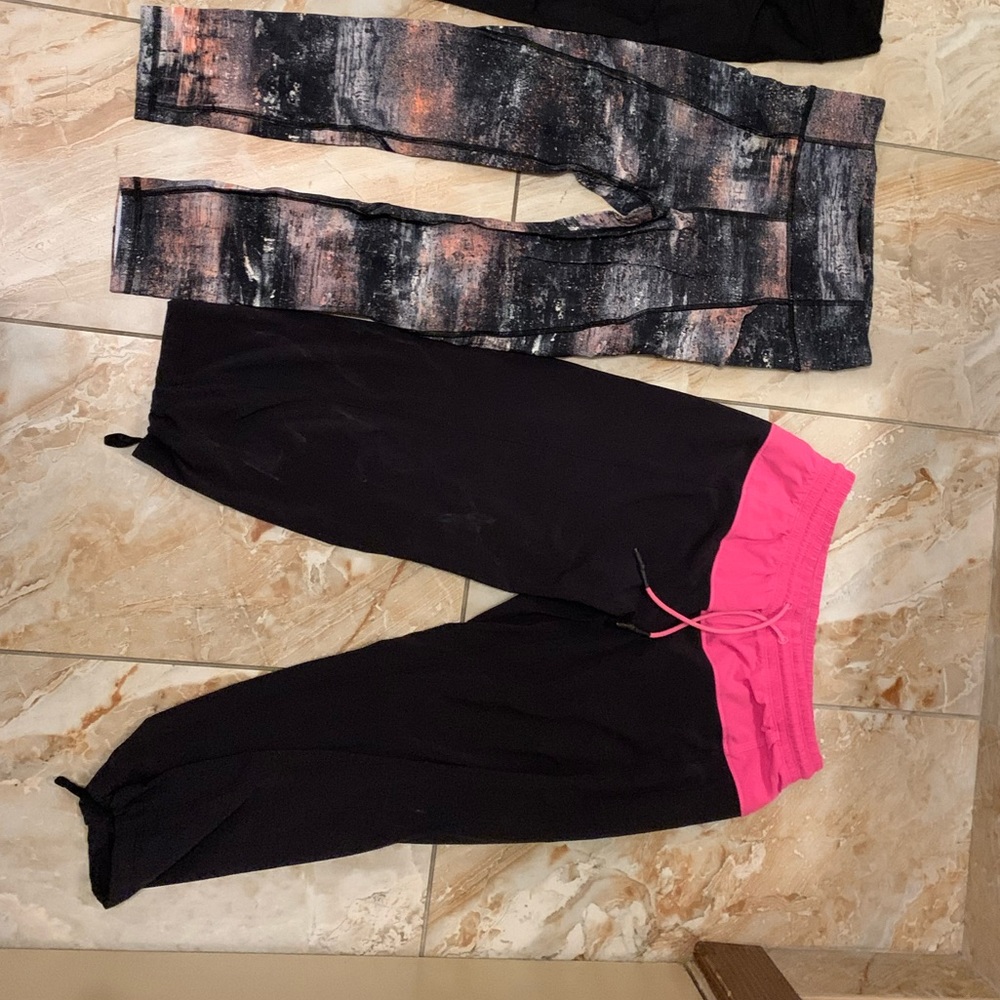 Bundle 2x lululemon cropped leggings, size 4